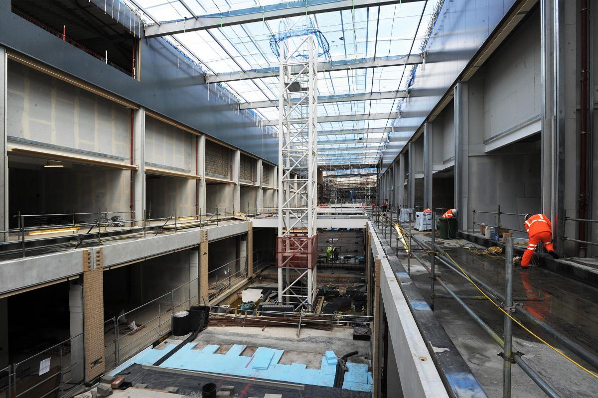 ROOFS OF WESTGATE OXFORD MALL - ΣΤΕΓΕΣ ΕΜΠΟΡΙΚΟΥ